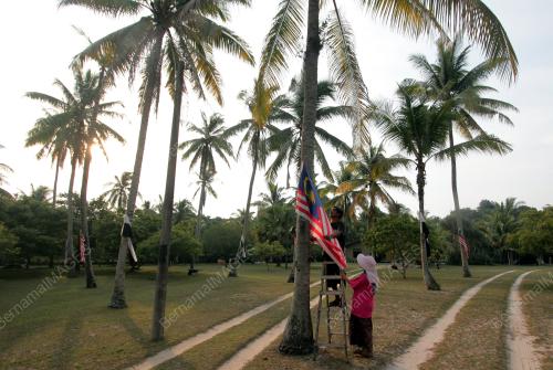 BERSEMANGAT UNTUK MENYAMBUT HARI KEBANGSAAN