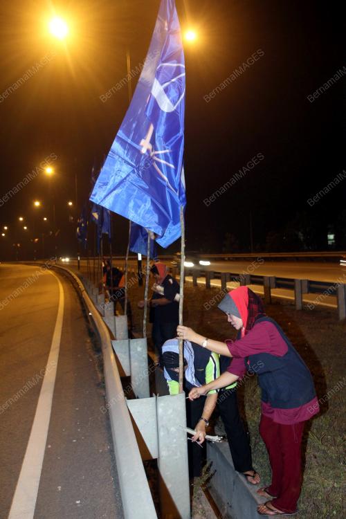PH06_31032013_BENDERA