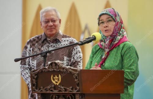 TUNKU AZIZAH AMINAH MAIMUNAH ISKANDARIAH
