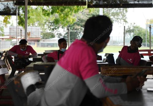 BEKERJA HARI PEKERJA PKP COVID19