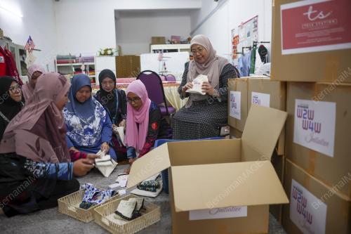 SENATOR FUZIAH SALLEH