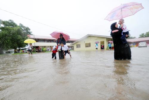 PH07_03012017_SEKOLAH_BANJIR