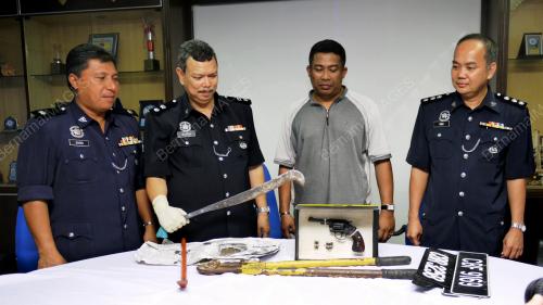 DUA PENJENAYAH MATI DITEMBAK