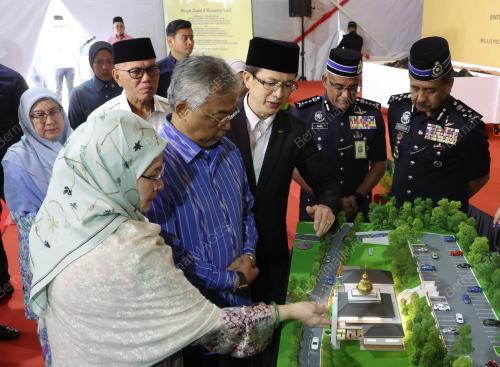 AL-SULTAN ABDULLAH RI'AYATUDDIN AL-MUSTAFA BILLAH SHAH