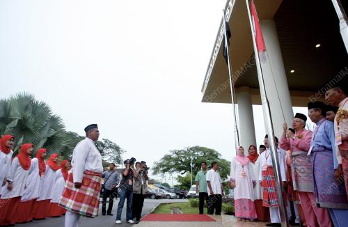 MOHD NAJIB TUN ABDUL RAZAK