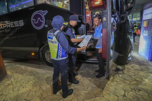 PROGRAM ADVOKASI TALI PINGGANG KELEDAR BAS EKSPRES