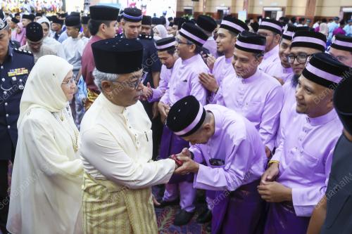 AL-SULTAN ABDULLAH RI'AYATUDDIN AL-MUSTAFA BILLAH SHAH