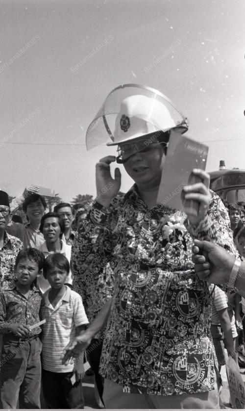 MOHD. NAJIB TUN ABDUL RAZAK