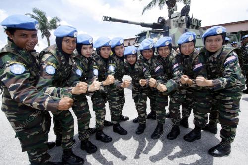 ANGGOTA WANITA PASUKAN MALCON EAST 4