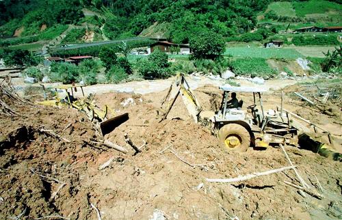 BANJIR, TRAKTOR