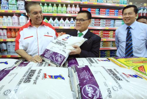 DATUK SERI ADNAN YAAKOB