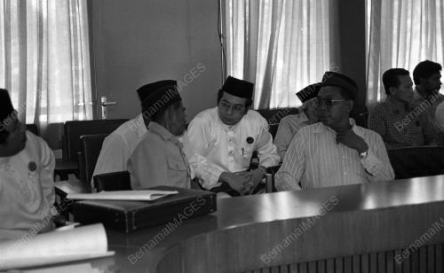 PENAMAAN CALON