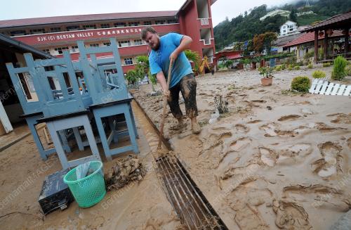 PH07_08114_BANJIR_08112014