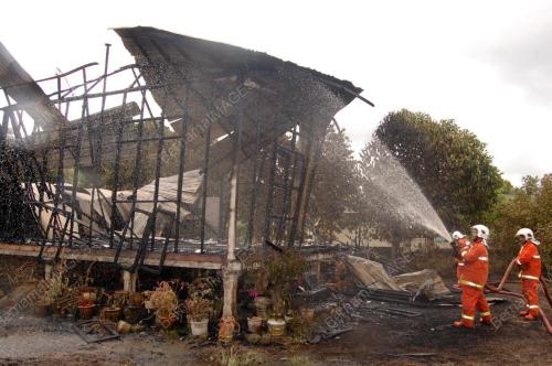 RUMAH TERBAKAR