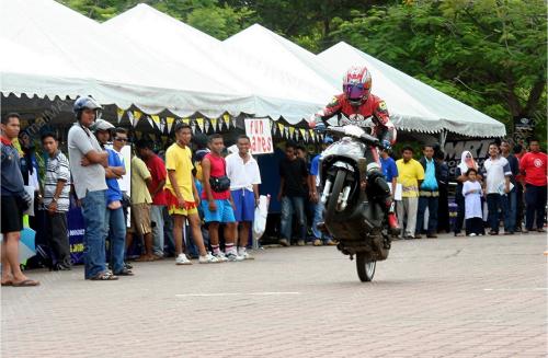 KARNIVAL MODENAS