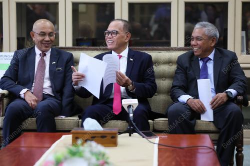 DATUK SERI WAN ROSDY WAN ISMAIL