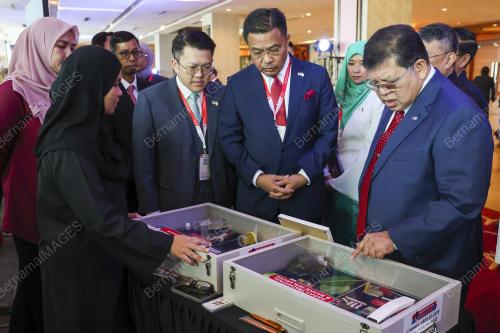 TAN SRI JOHARI ABDUL