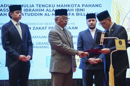 AL-SULTAN ABDULLAH RI'AYATUDDIN AL-MUSTAFA BILLAH SHAH
