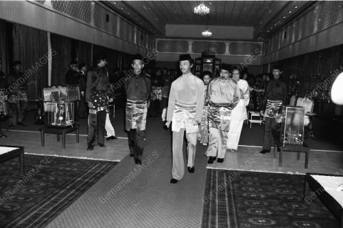 ISTIADAT MENGHADAP