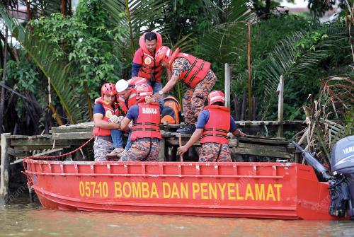 PH07_12112014_BANJIR