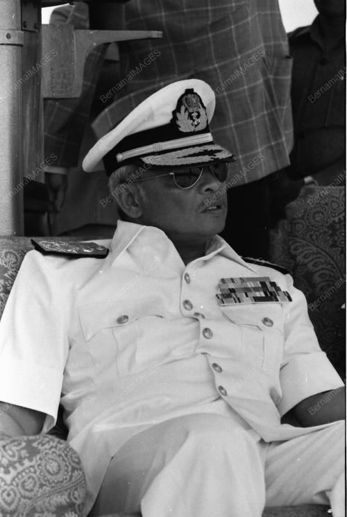 AGUNG DAN TENTERA LAUT