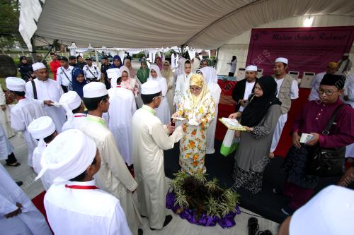 PH07_13062017_TUNKU_AZIZAH