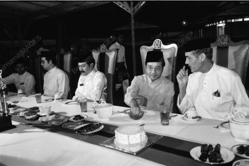 BERBUKA PUASA