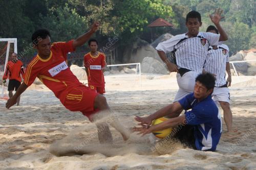 BOLA SEPAK PANTAI