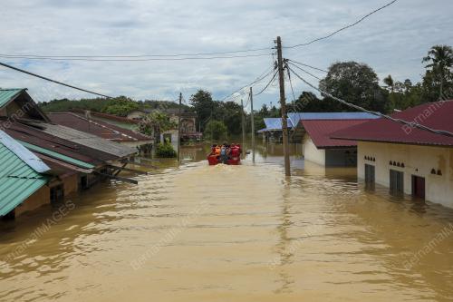OPERASI MENYELAMAT MANGSA BANJIR