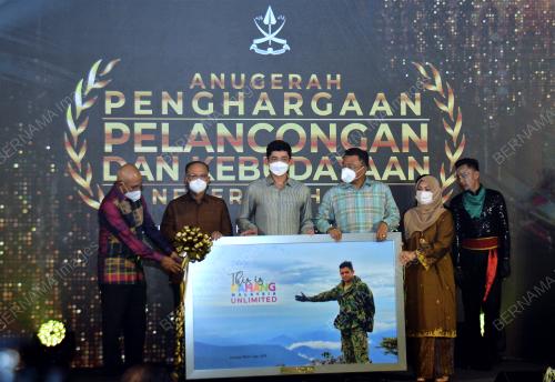 TENGKU HASSANAL IBRAHIM ALAM SHAH AL SULTAN ABDULLAH