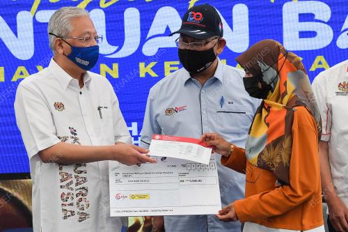 DATUK SERI ISMAIL SABRI YAAKOB