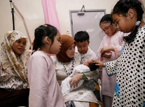 TUNKU AZIZAH AMINAH MAIMUNAH ISKANDARIAH