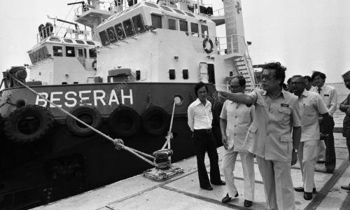 PH07_19012015_HON_NYAN_PELABUHAN