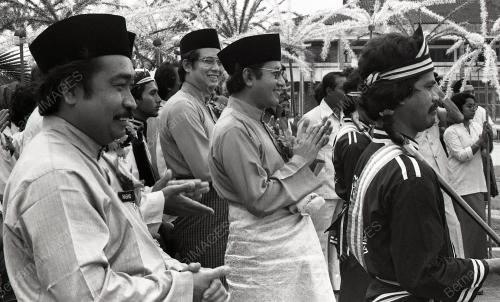 DR. MAHATHIR MOHAMAD