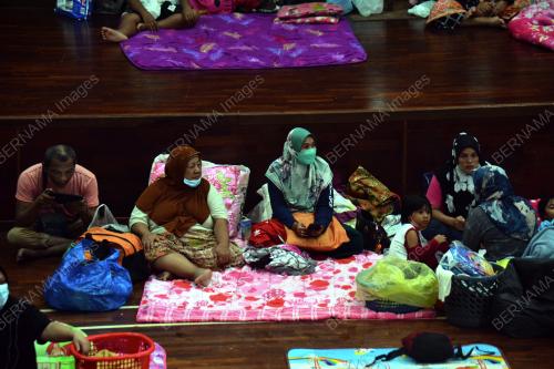 MANGSA BANJIR DI PUSAT PEMINDAHAN SEMENTARA
