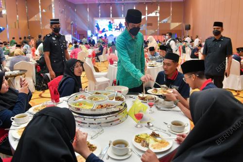 TENGKU HASSANAL IBRAHIM ALAM SHAH AL SULTAN ABDULLAH