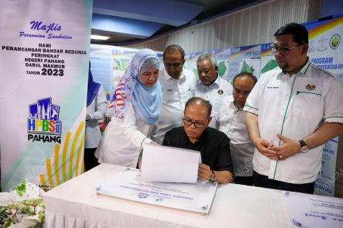 DATUK SERI WAN ROSDY WAN ISMAIL