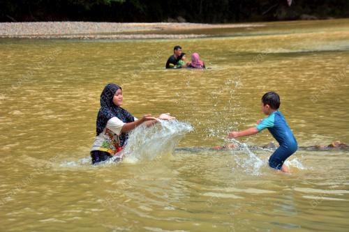 BERKELAH DI PASIR PUTERI SUNGAI LEMBING