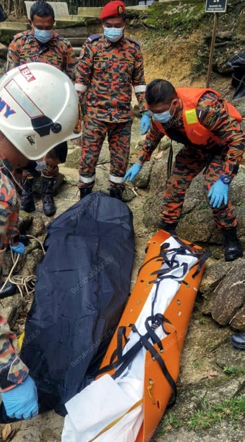DUA PELAJAR UMP LEMAS