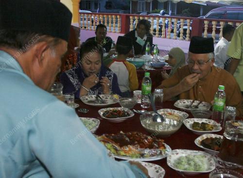 MOHD NAJIB TUN ABDUL RAZAK