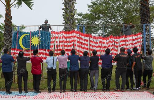JALUR GEMILANG DARI BOTOL TERPAKAI