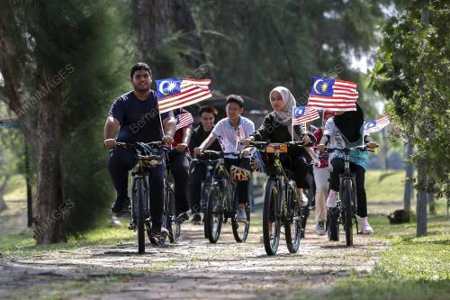 BERIADAH DENGAN SEMANGAT KEMERDEKAAN