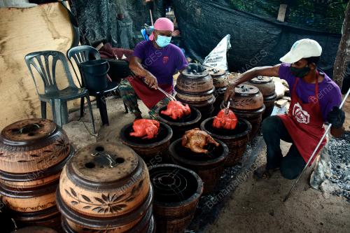 PENIAGA AYAM PASU