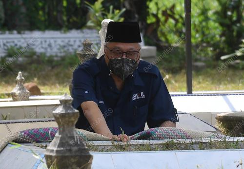 DATUK SERI ISMAIL SABRI YAAKOB