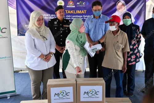 PROGRAM TARGET KEPADA PEKEBUN KECIL GETAH