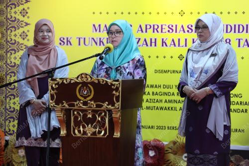 TUNKU AZIZAH AMINAH MAIMUNAH ISKANDARIAH