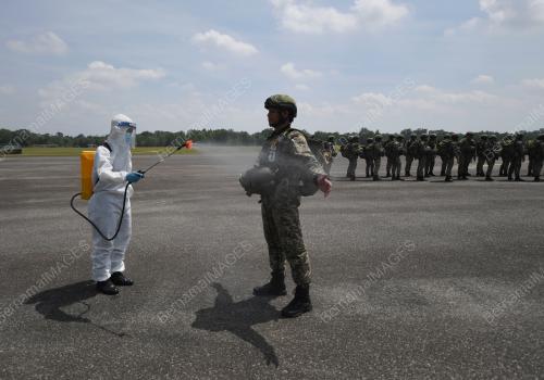 SANITASI ANGGOTA 10 BRIGED PARA SEBELUM LATIHAN TERJUN