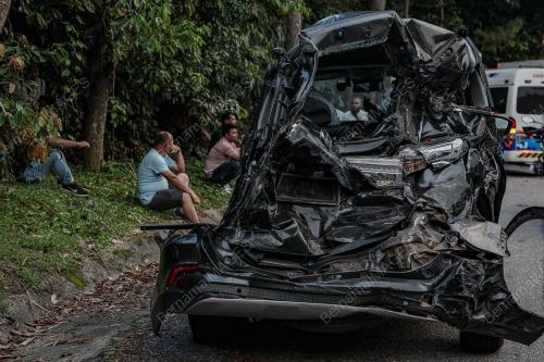 INSIDEN KEMALANGAN DUA BAS DI JALAN GENTING
