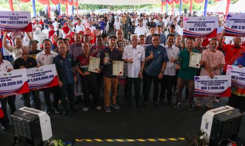 DATUK SERI ISMAIL SABRI YAAKOB