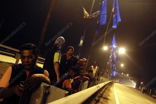 PH07_31032013_BENDERA